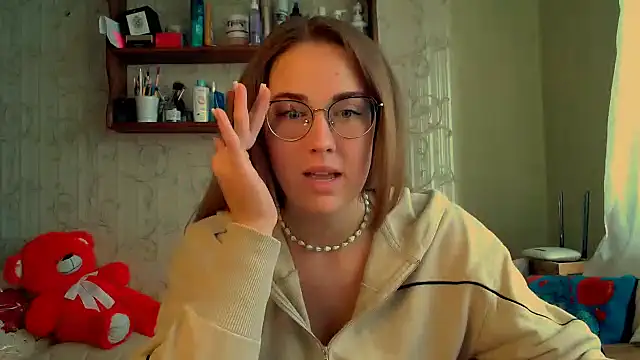 luxie milady online show from 10-06-25, 12:02