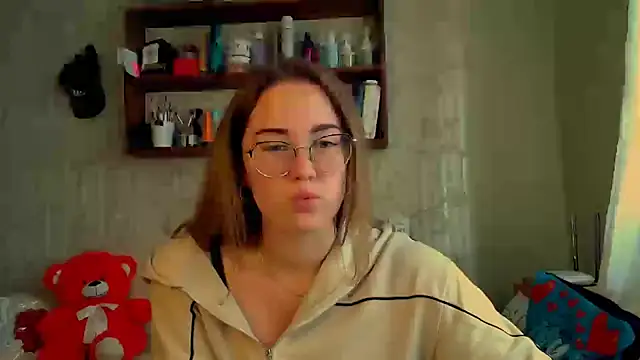 luxie milady online show from 10-18-25, 11:00