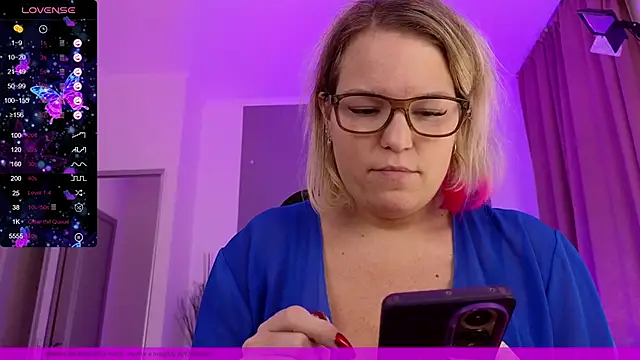 EVAshinyGIRL online show from 01-05-25, 11:15