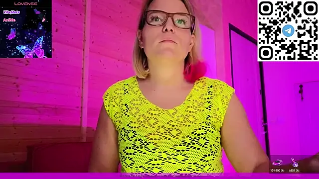 EVAshinyGIRL online show from 02-13-25, 11:39