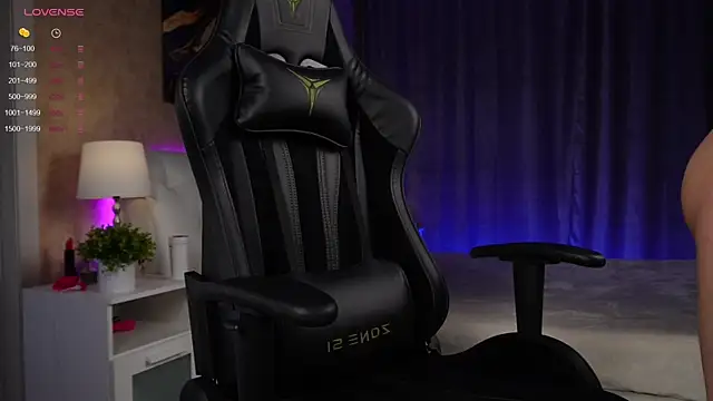 Snapshot of Amely_Young chatting on 01-22-25, 12:48 Amely Young online show from 01-22-25, 12:48