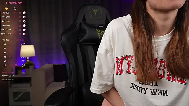 Snapshot of Amely_Young chatting on 02-15-25, 02:47 Amely Young online show from 02-15-25, 02:47