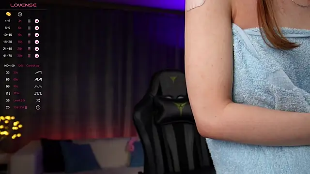 Snapshot of Amely_Young chatting on 02-19-25, 06:22 Amely Young online show from 02-19-25, 06:22