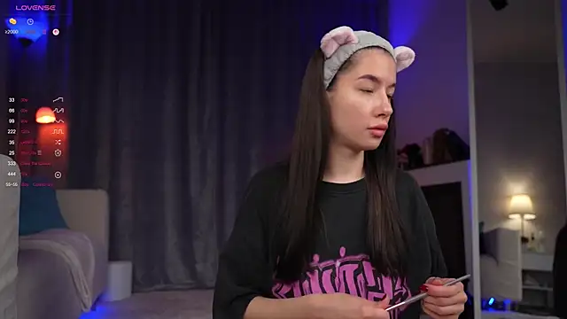 Snapshot of Amely_Young chatting on 09-11-25, 01:28 Amely Young online show from 09-11-25, 01:28