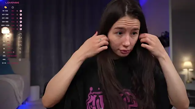 Snapshot of Amely_Young chatting on 09-13-25, 01:16 Amely Young online show from 09-13-25, 01:16