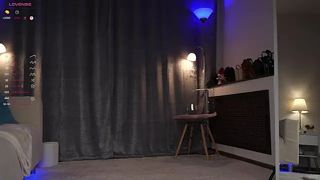 Snapshot of Amely_Young chatting on 09-15-25, 01:16 Amely Young online show from 09-15-25, 01:16