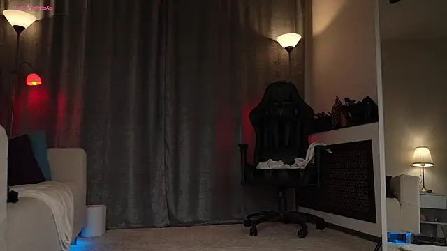 Snapshot of Amely_Young chatting on 10-05-25, 02:21 Amely Young online show from 10-05-25, 02:21