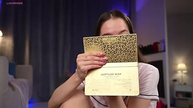 Snapshot of Amely_Young chatting on 10-11-25, 12:43 Amely Young online show from 10-11-25, 12:43