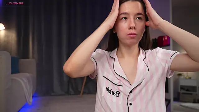 Snapshot of Amely_Young chatting on 10-12-25, 12:53 Amely Young online show from 10-12-25, 12:53