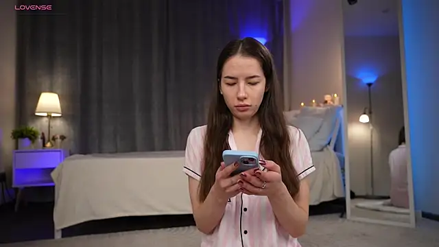 Snapshot of Amely_Young chatting on 11-17-25, 02:17 Amely Young online show from 11-17-25, 02:17