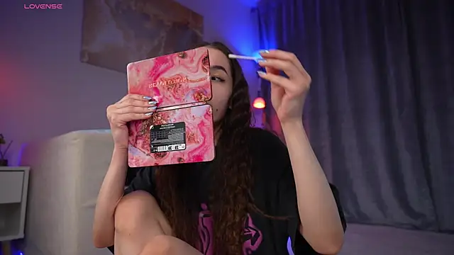 Amely Young online show from 04-12-26, 02:16