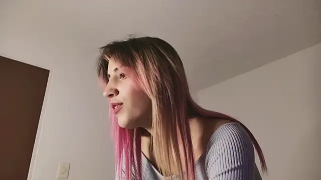 Snapshot of linnie_ chatting on 03-07-25, 04:35 linnie  online show from 03-07-25, 04:35