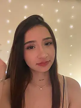 Snapshot of Angeeel_ chatting on 02-21-25, 04:18 Angeeel  online show from 02-21-25, 04:18