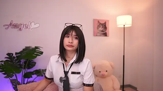 Snapshot of Angeeel_ chatting on 10-13-25, 03:50 Angeeel  online show from 10-13-25, 03:50