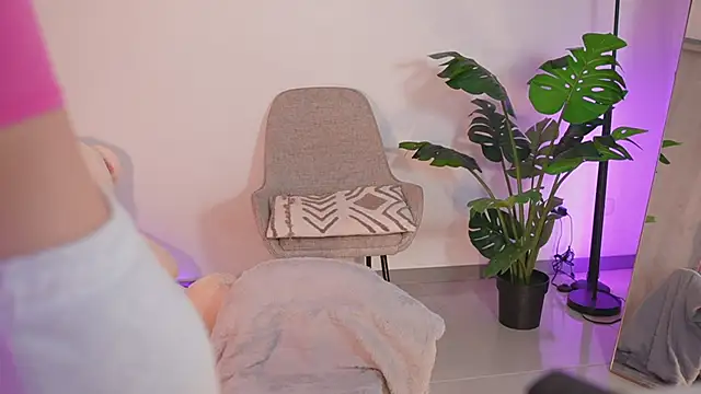 Snapshot of Angeeel_ chatting on 01-06-26, 11:07 Angeeel online show from 01-06-26, 11:07