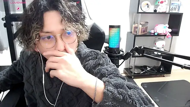 Snapshot of Shizukuu chatting on 03-12-25, 12:57 Shizukuu online show from 03-12-25, 12:57