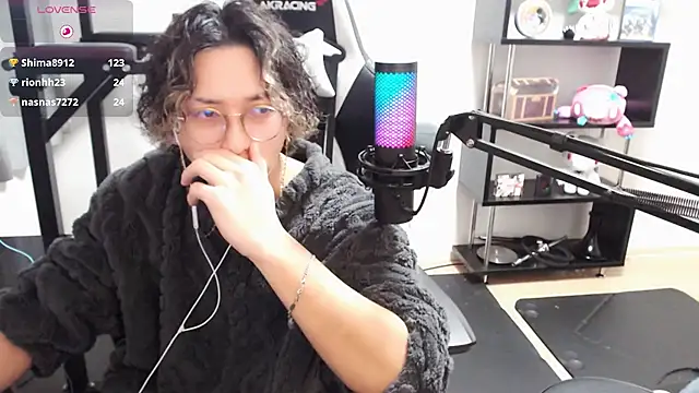 Snapshot of Shizukuu chatting on 03-20-25, 03:25 Shizukuu online show from 03-20-25, 03:25