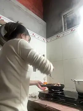 Hellen 111 online show from 11-02-25, 11:01