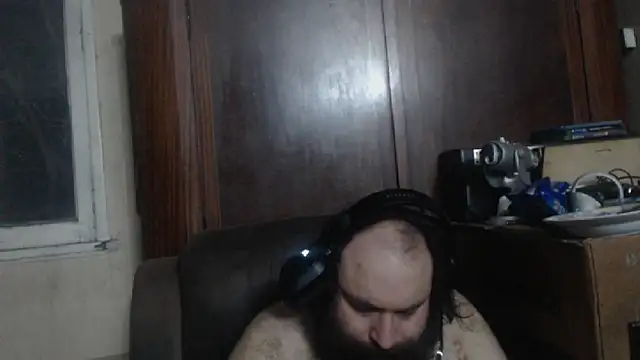 Snapshot of hairyhulk chatting on 01-10-25, 07:46 hairyhulk online show from 01-10-25, 07:46