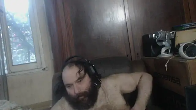 Snapshot of hairyhulk chatting on 01-19-25, 10:06 hairyhulk online show from 01-19-25, 10:06