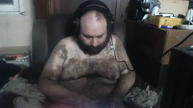 Snapshot of hairyhulk chatting on 10-11-25, 04:01 hairyhulk online show from 10-11-25, 04:01