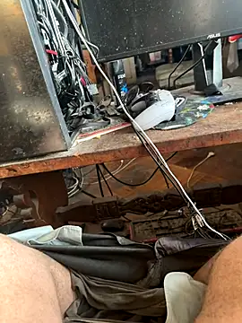 Snapshot of hairyhulk chatting on 10-26-25, 10:04 hairyhulk online show from 10-26-25, 10:04