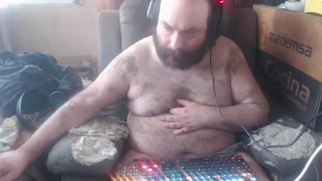 Snapshot of hairyhulk chatting on 10-29-25, 02:19 hairyhulk online show from 10-29-25, 02:19