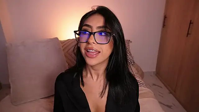 Sara albrecht online show from 10-29-25, 01:08