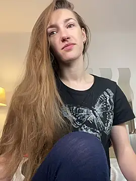 Snapshot of KateRedgar chatting on 02-15-25, 01:38 KateRedgar online show from 02-15-25, 01:38