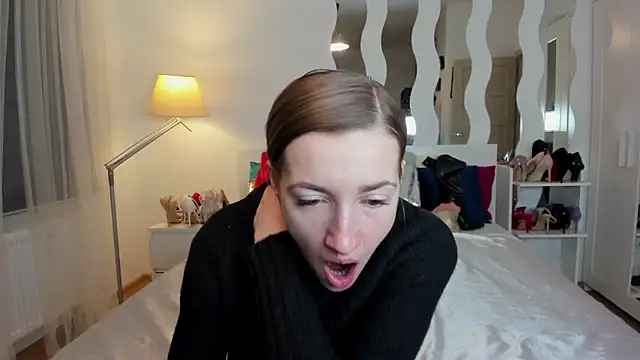 Snapshot of KateRedgar chatting on 02-17-25, 02:04 KateRedgar online show from 02-17-25, 02:04