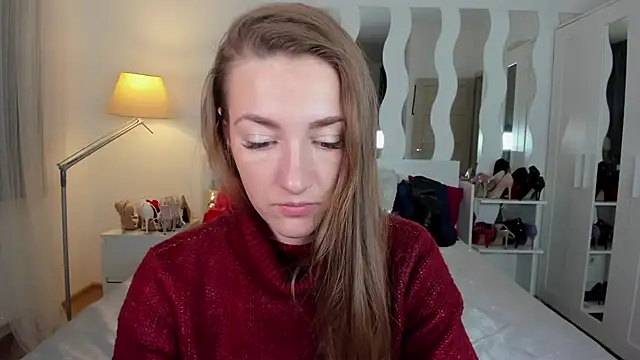 Snapshot of KateRedgar chatting on 02-19-25, 02:01 KateRedgar online show from 02-19-25, 02:01