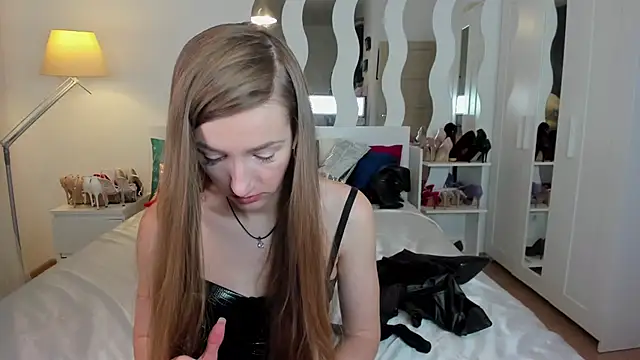 Snapshot of KateRedgar chatting on 02-26-25, 03:41 KateRedgar online show from 02-26-25, 03:41