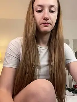 Snapshot of KateRedgar chatting on 03-15-25, 03:27 KateRedgar online show from 03-15-25, 03:27