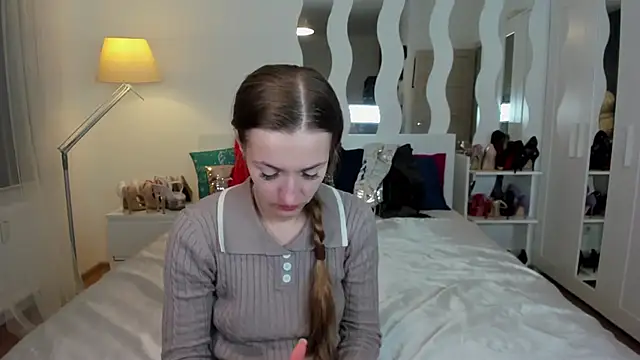 Snapshot of KateRedgar chatting on 03-19-25, 02:57 KateRedgar online show from 03-19-25, 02:57