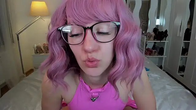 Snapshot of KateRedgar chatting on 03-21-25, 07:35 KateRedgar online show from 03-21-25, 07:35