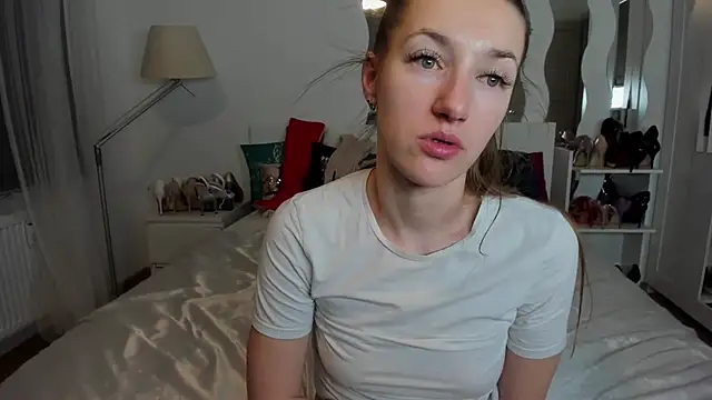 Snapshot of KateRedgar chatting on 03-22-25, 11:53 KateRedgar online show from 03-22-25, 11:53