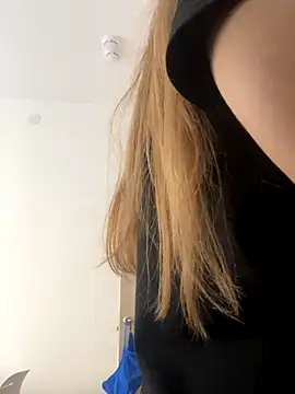 Snapshot of KateRedgar chatting on 09-12-25, 02:17 KateRedgar online show from 09-12-25, 02:17