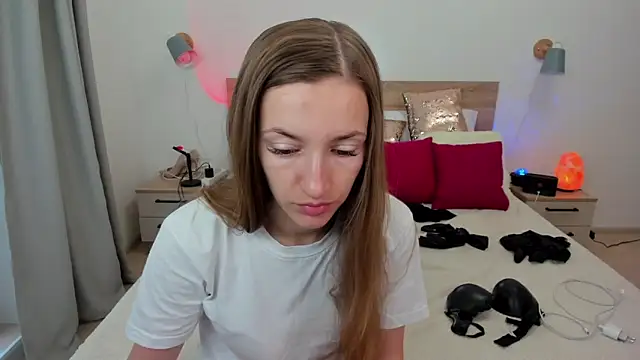 Snapshot of KateRedgar chatting on 09-17-25, 09:33 KateRedgar online show from 09-17-25, 09:33