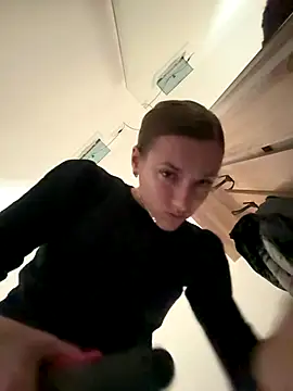 Snapshot of KateRedgar chatting on 09-25-25, 12:42 KateRedgar online show from 09-25-25, 12:42