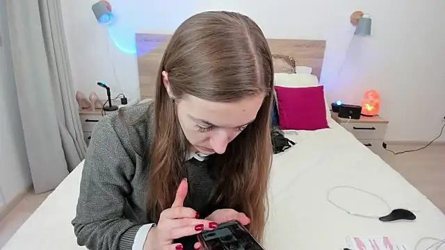 Snapshot of KateRedgar chatting on 10-06-25, 07:28 KateRedgar online show from 10-06-25, 07:28