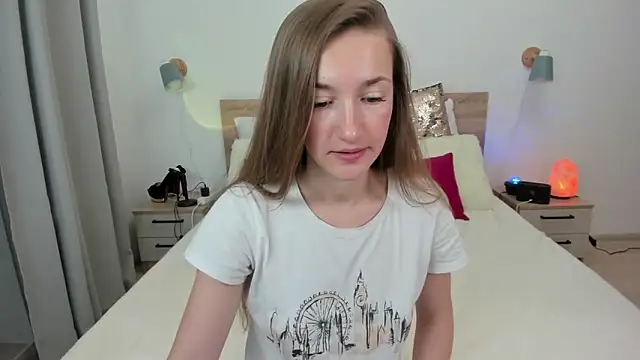 Snapshot of KateRedgar chatting on 10-29-25, 01:57 KateRedgar online show from 10-29-25, 01:57