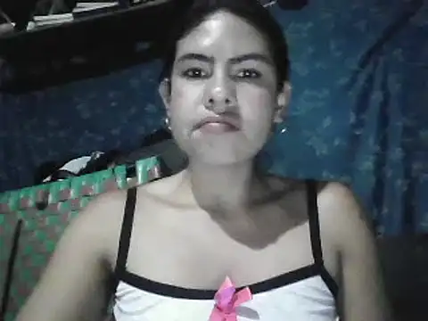 Snapshot of Alanagracia chatting on 02-19-25, 12:46 Alanagracia online show from 02-19-25, 12:46
