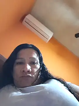 miicheele32 online show from 11-22-25, 08:57