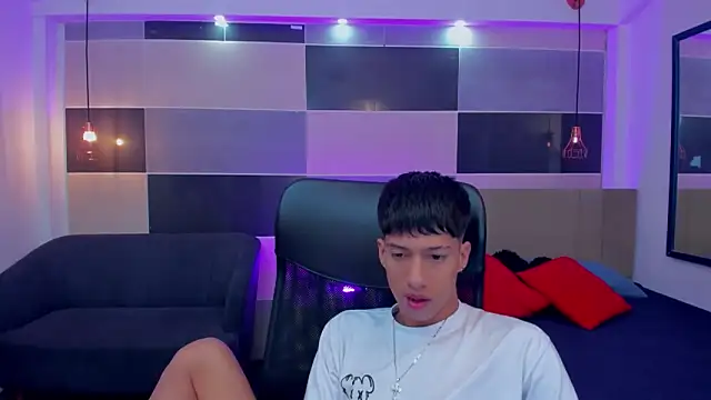 Juan Nd Steven online show from 12-29-24, 01:17