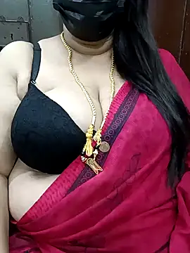 Snapshot of ashikaa_r chatting on 02-08-25, 11:13 ashikaa r online show from 02-08-25, 11:13