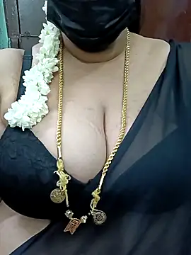 Snapshot of ashikaa_r chatting on 03-13-25, 06:23 ashikaa r online show from 03-13-25, 06:23