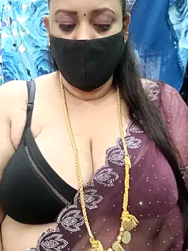 Snapshot of ashikaa_r chatting on 10-05-25, 03:38 ashikaa r online show from 10-05-25, 03:38