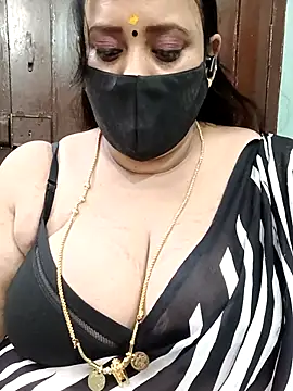 Snapshot of ashikaa_r chatting on 11-02-25, 06:10 ashikaa r online show from 11-02-25, 06:10