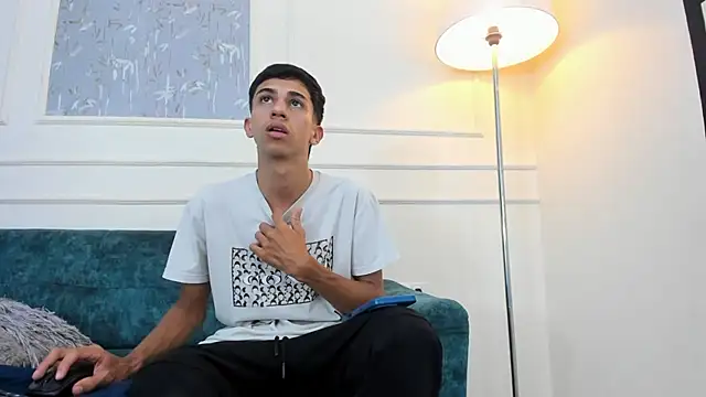 Lucian Davi online show from 10-22-25, 04:02