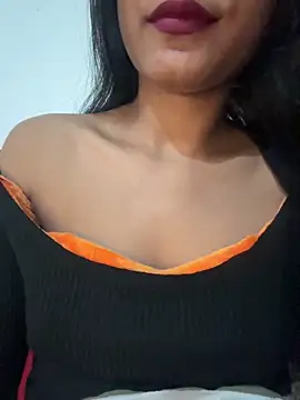 Snapshot of Hot_Goldengirl chatting on 12-14-25, 07:18 Hot Goldengirl online show from 12-14-25, 07:18